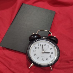 Siyah Masa Saati Ve Termo Deri Defter
