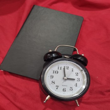 Siyah Masa Saati Ve Termo Deri Defter