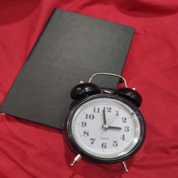 Siyah Masa Saati Ve Termo Deri Defter