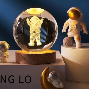 Usb'Li Astronot Tasarımlı Gece Lambası