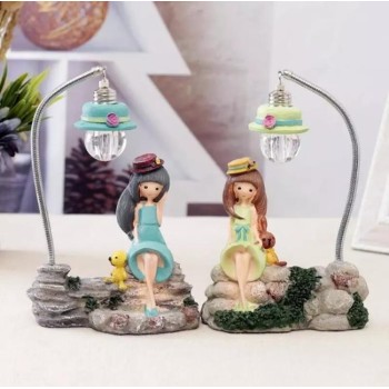 Kütükte Oturan Kız Işıklı Biblo