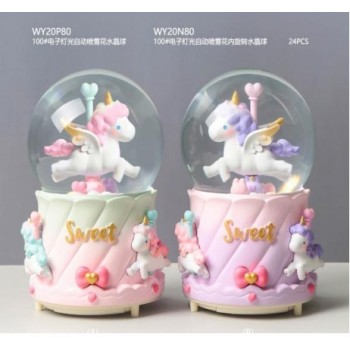 Unicorn Işıklı Müzikli Püskürtmeli Büyük Boy Kar Küresi