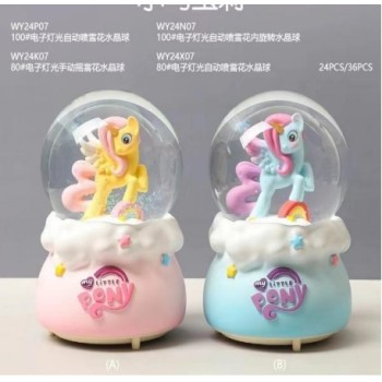 Unicorn Işıklı Müzikli Püskürtmeli Büyük Boy Kar Küresi