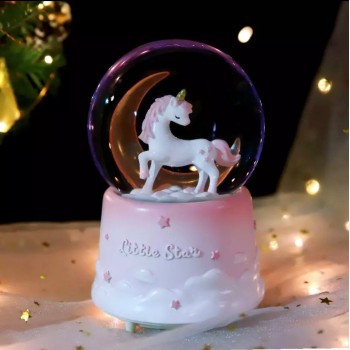 Unicorn Temalı Işıklı Müzikli Püskürtmeli Büyük Boy Kar Küresi