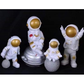 Uzay Temalı Astronot 4 Lü Set Biblo