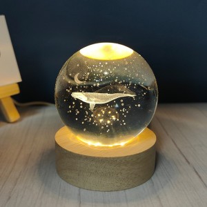 Yunus Balığı Renk Değiştiren Işıklı Cam Küre 6Cm