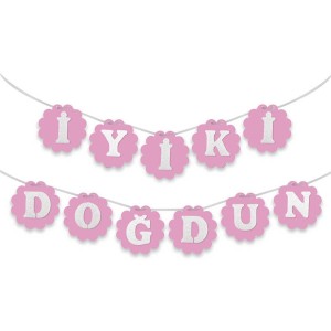 Pembe Üzeri Beyaz Harflerle İyiki Doğdun Yazılı Strafor Doğum Gün..
